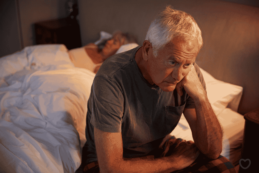 Sommeil après 70 ans : combien d’heures et comment mieux dormir ?